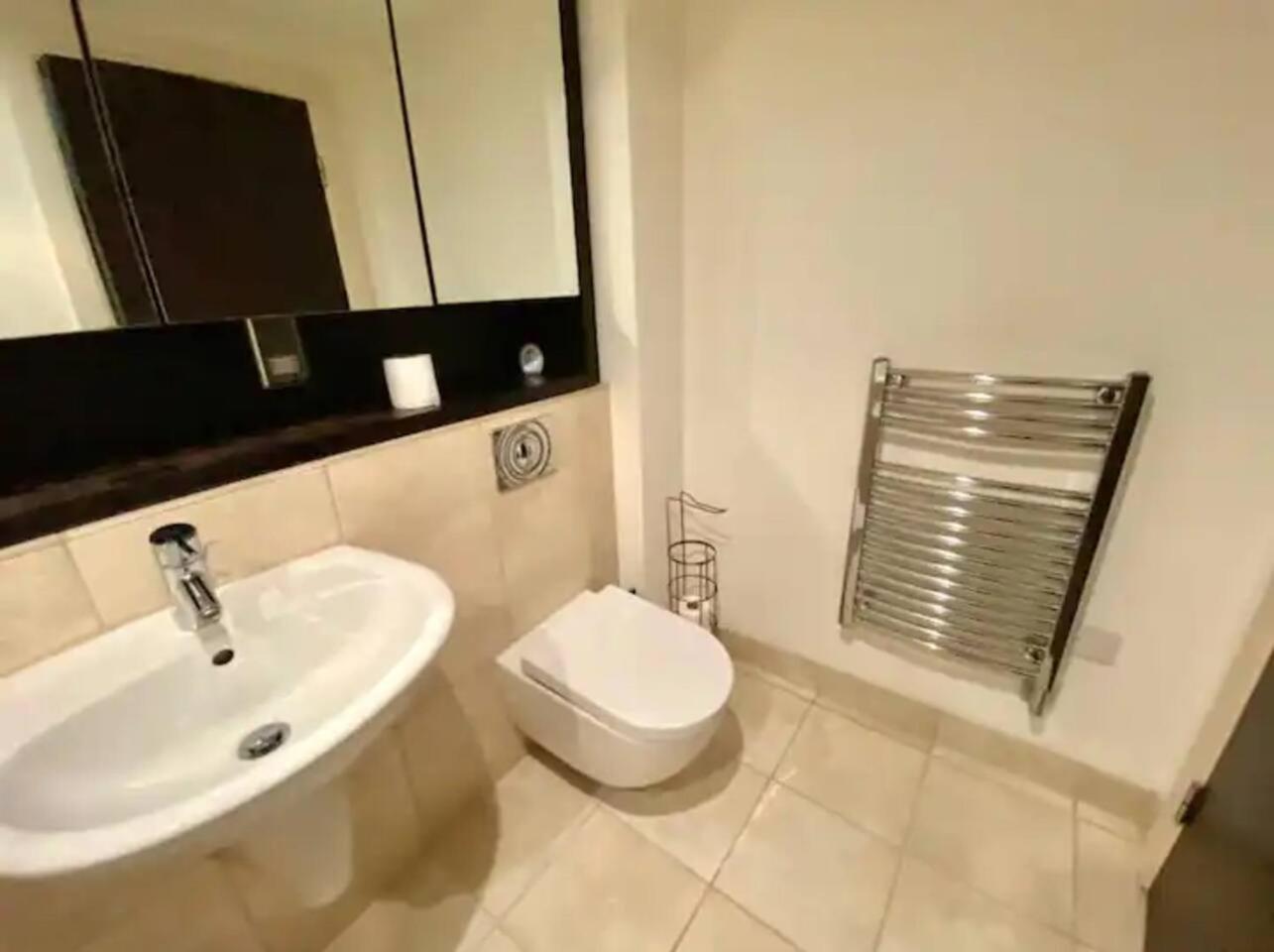 Lovely 1 Bedroom Apartment With Free Parking & Gym Kirkburton Exterior foto